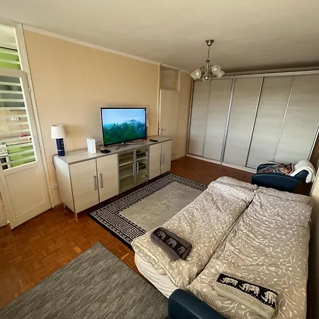 Comfort & Style Panoramic Urban Retreat 2 דירה